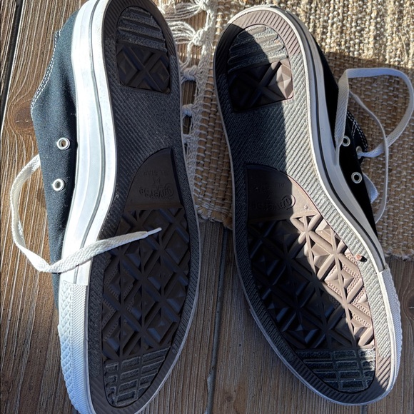 Converse Black and White Low-Top Sneakers 11.5 - Picture 9 of 9